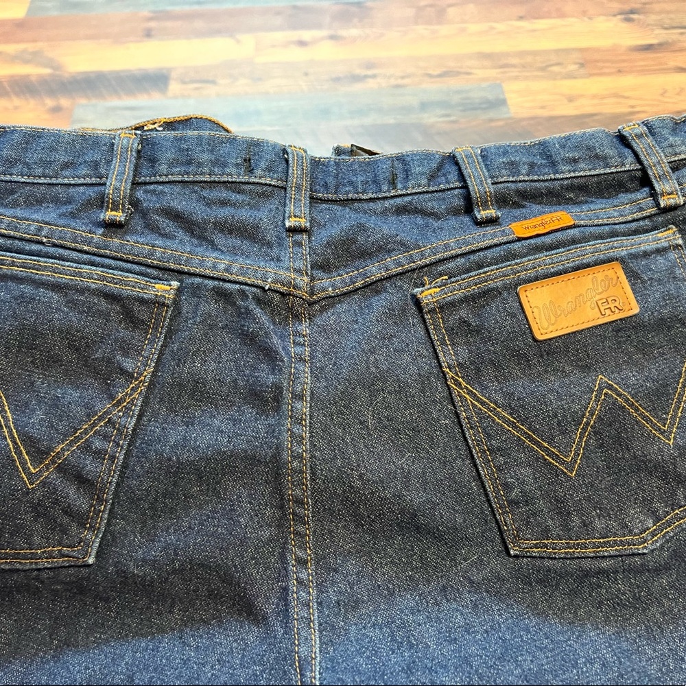 2 Wrangler FR jeans